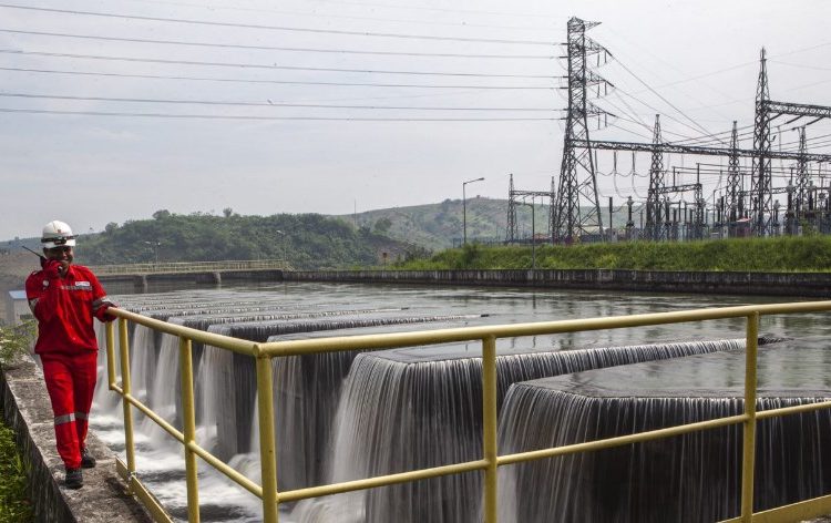 PLN KOMITMEN EFISIENSI TATA KELOLA AIR