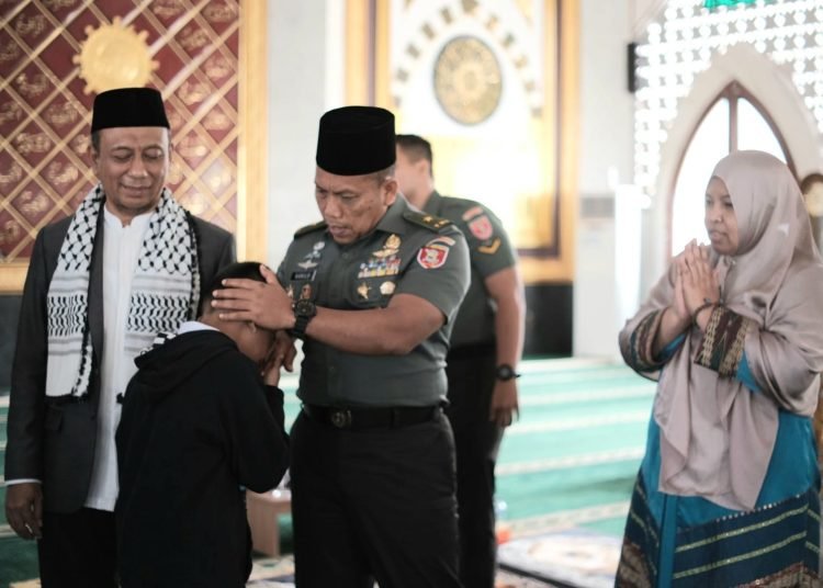 MOMENTUM HIJRIAH, KODAM VI/MLW BERBAGI BINGKISAN