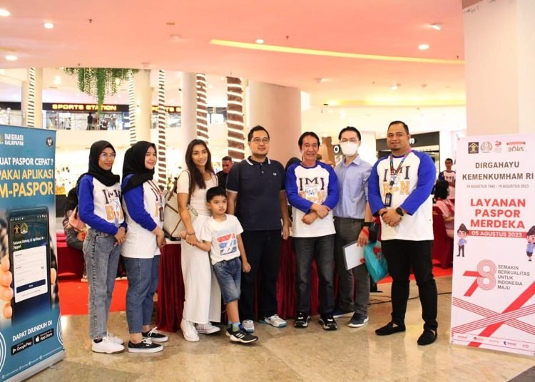 MASYARAKAT SAMBUT PASPOR MERDEKA