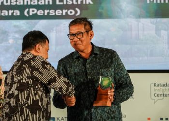 TRANSISI ENERGI PLN BERBUAH PENGHARGAAN