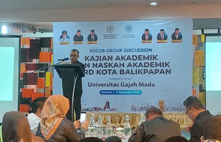 SUSUN RAPERDA, DPRD GANDENG UGM