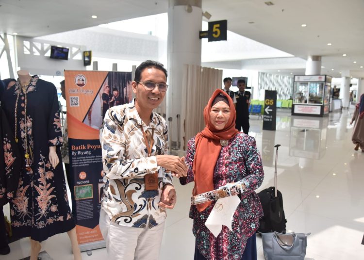 BANDARA SAMS SEMARAKKAN HARI BATIK NASIONAL
