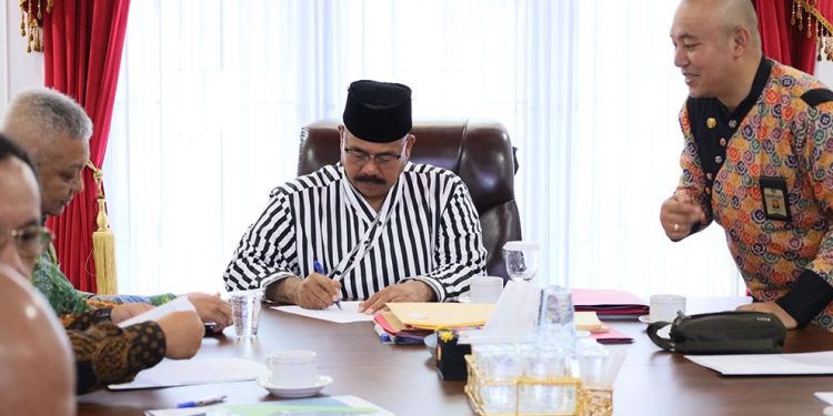 BUPATI USULKAN PABRIK RUMPUT LAUT