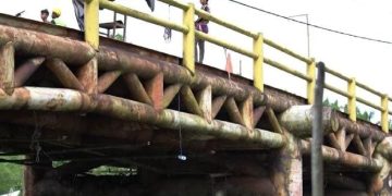 DPU KUKAR TUTUP JEMBATAN SAMBERA