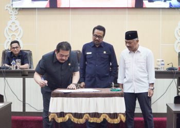 GUBERNUR SETUJUI APBDP BALIKPAPAN