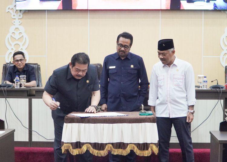 GUBERNUR SETUJUI APBDP BALIKPAPAN