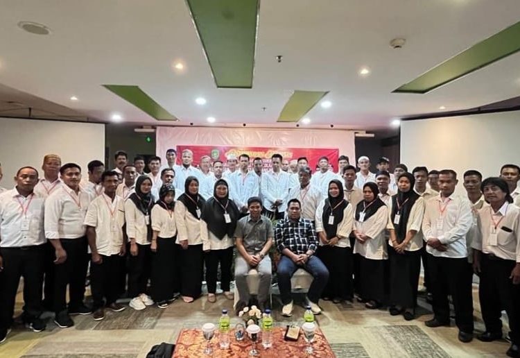 PERMUDAH KOMUNIKASI, KETUA RT DAPAT GAWAI