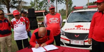 KUKAR REALISASIKAN BANTUAN AMBULANS