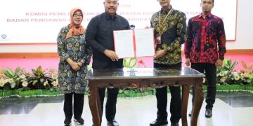 BUPATI TEKEN HIBAH PELAKSANA PEMILU