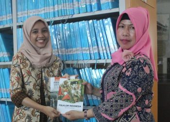 DPK TERIMA BANTUAN 22 BUKU DARI UNMUL