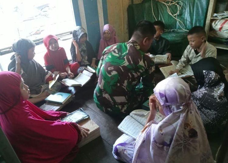 TNI NYAMBI GURU NGAJI DI PERBATASAN