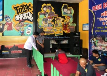 WARGA LAPAS MANFAATKAN POJOK BACA