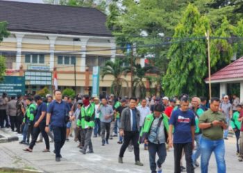 OJOL DESAK SANKSI APLIKASI PELANGGAR REGULASI