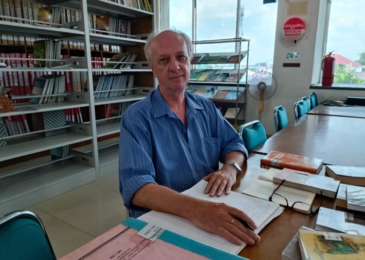 BULE MANFAATKAN PERPUSTAKAAN DPK