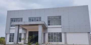 PETANI TUNGGU PABRIK RUMPUT LAUT