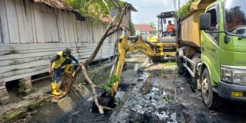 PEMERINTAH AJAK WARGA RAWAT DRAINASE