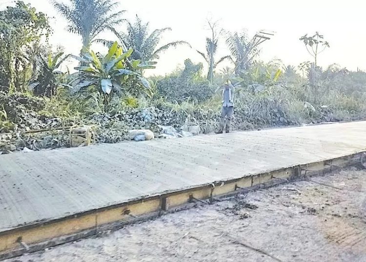 PEMKAB BUKTIKAN KOMITMEN PERBAIKAN JALAN