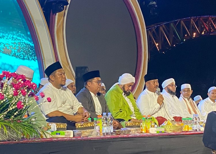 GELAR SHOLAWAT, BUPATI SUARAKAN PERDAMAIAN