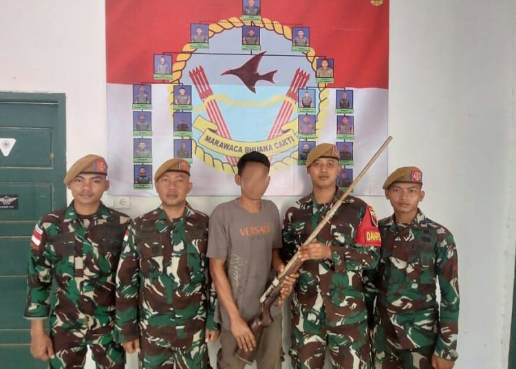 PAMTAS TERIMA SENPI RAKITAN WARGA