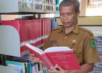 DISPUSIP HIMBAU WARGA SERAHKAN NASKAH KUNO