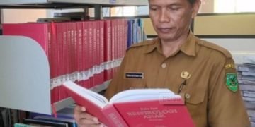 DISPUSIP HIMBAU WARGA SERAHKAN NASKAH KUNO