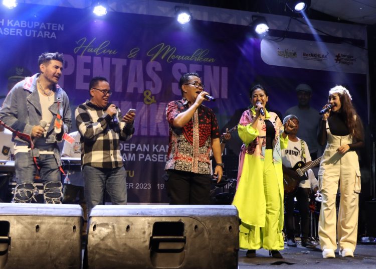 PJ GUBERNUR KALTIM HADIRI PENTAS SENI PPU