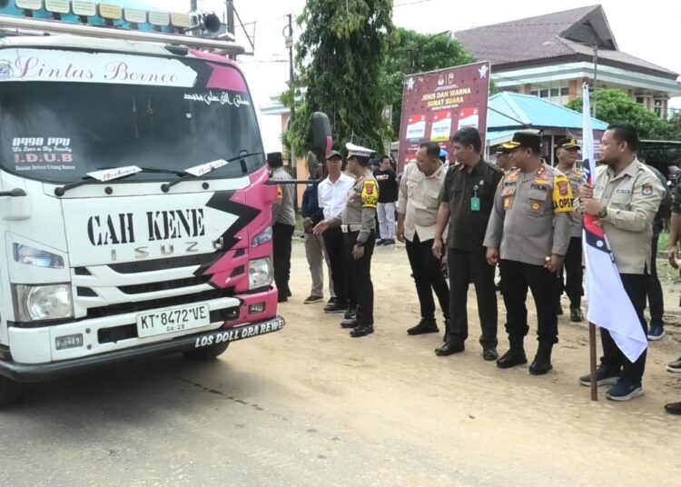 PJ BUPATI LEPAS ARMADA LOGISTIK PEMILU