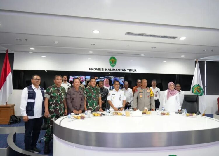 PANGDAM VI/MLW PANTAU PEMILU DI VIDEO CONFERENCE