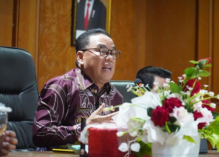 PJ BUPATI BERI PENGARAHAN RATUSAN KEPSEK