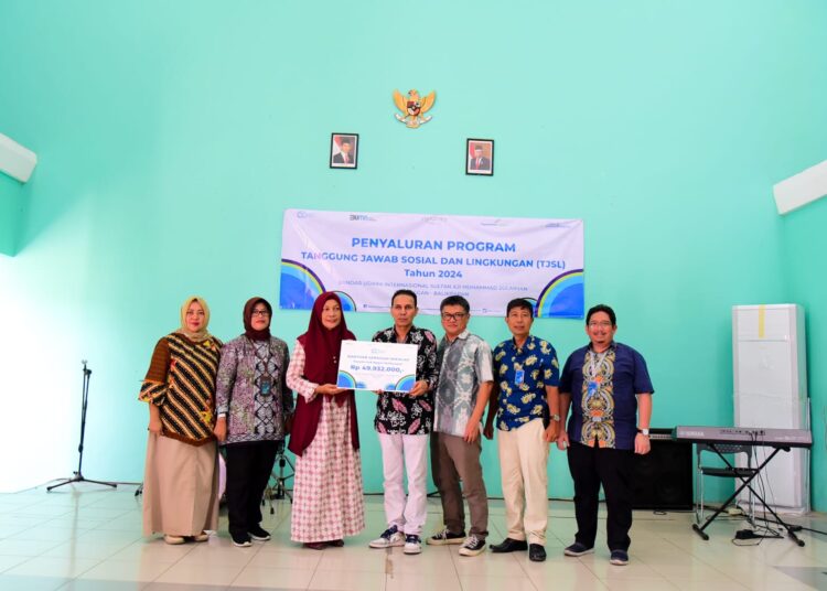 HUT KE-60, BANDARA SAMS BERBAGI SERAGAM