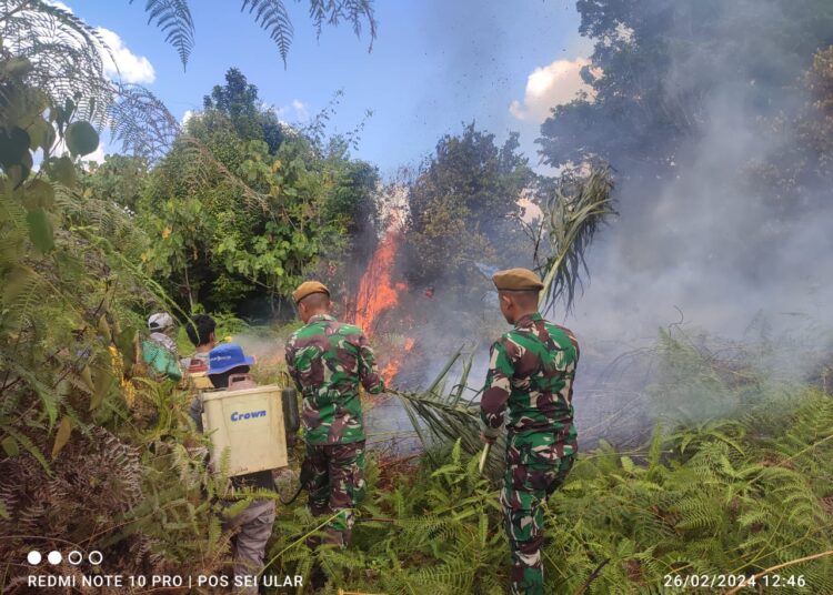 SATGAS PAMTAS PADAMKAN KEBAKARAN LAHAN