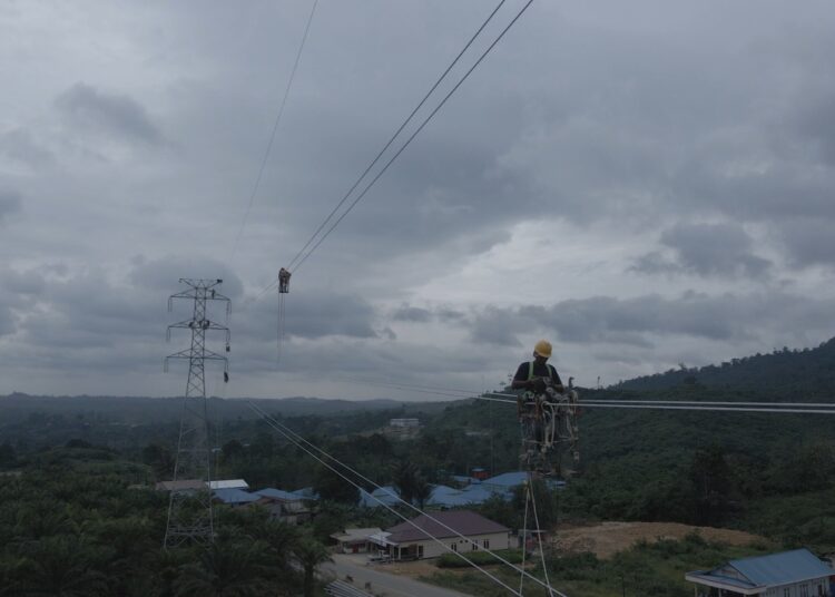 PLN TUNTASKAN SUTT KUTIM