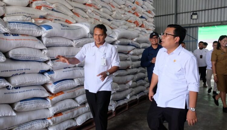 BULOG JAMIN STOK BERAS DI RAMADAN