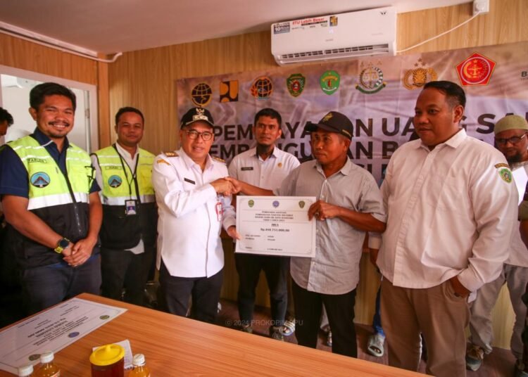 PEMKAB BAGIKAN GANTI RUGI BANDARA VVIP TAHAP II