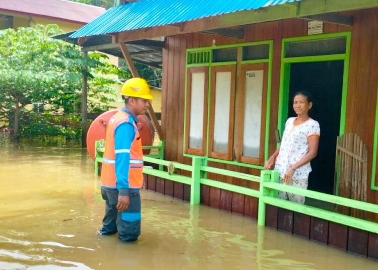 BANJIR MELANDA, PLN AMANKAN LISTRIK UJOH BILANG