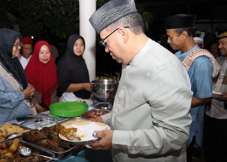 PJ BUPATI IKUT SAHUR BERSAMA WARGA