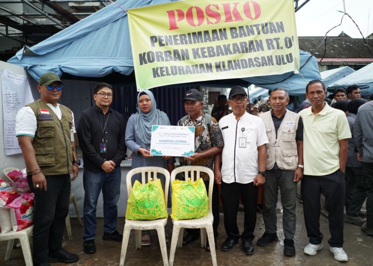 PLN UIP TURUT BANTU KORBAN KEBAKARAN