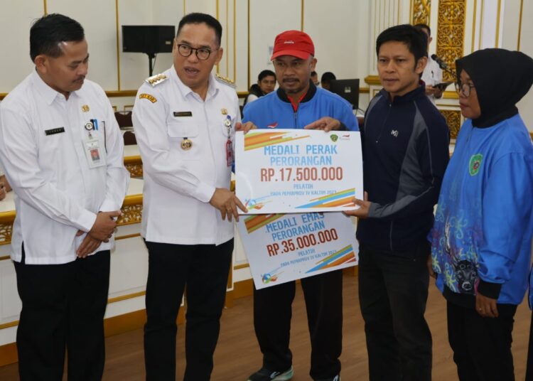 ATLET DISABILITAS PPU TERIMA PENGHARGAAN