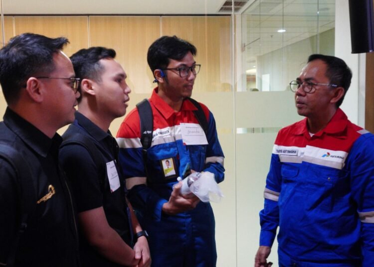 DIRUT PERTAMINA TINJAU KILANG BALIKPAPAN
