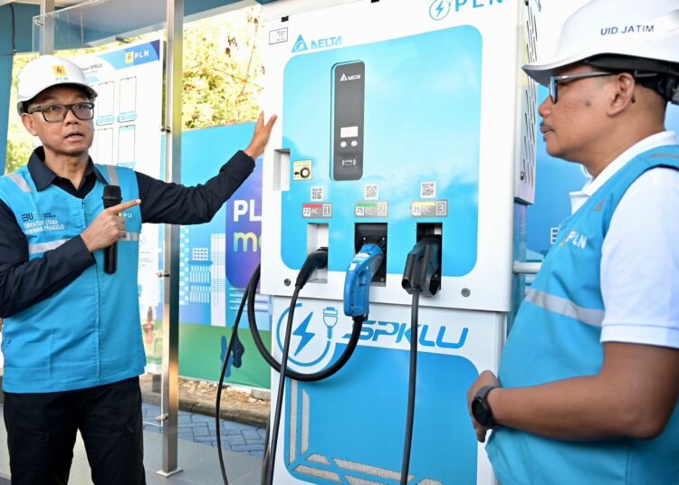 DIRUT PLN KUNJUNGI SPKLU JALUR MUDIK