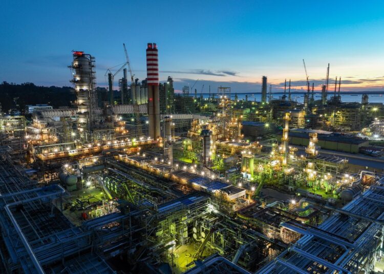 KILANG BALIKPAPAN SIAP MENYALA