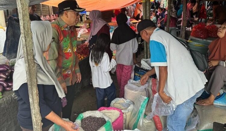 PANTAU HARGA, PJ BUPATI SIDAK PASAR