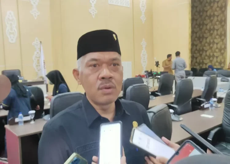 DEWAN MINTA PEMBATASAN PENJUALAN ROKOK