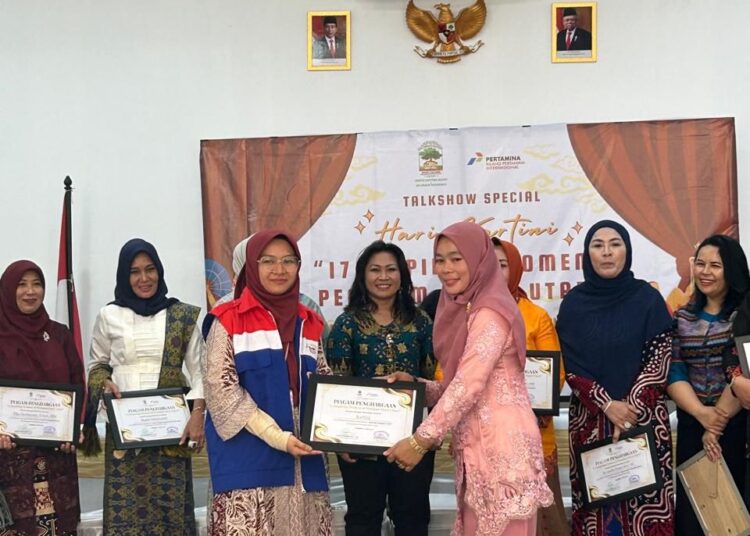 17 PEREMPUAN PPU TERIMA PENGHARGAAN