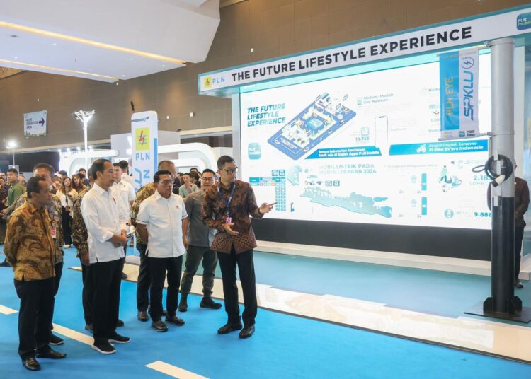 DI DEPAN PRESIDEN, DIRUT PLN PAPARKAN EV