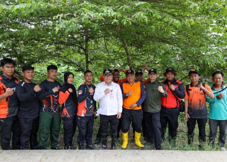 PJ BUPATI SERAHKAN BANTUAN BANJIR BABULU