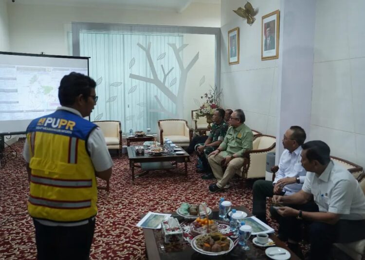 PANGDAM VI/MLW SAMBUT KUNJUNGAN MENKO MARVES