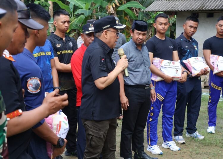 PJ BUPATI SERAHKAN BANTUAN BANJIR BABULU