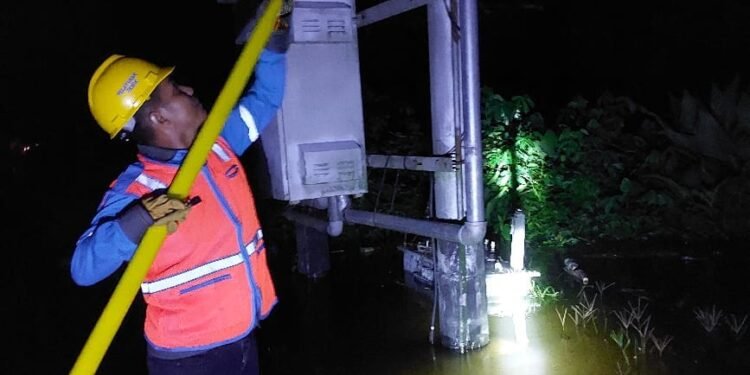 PASCA BANJIR, PLN PULIHKAN LISTRIK MAHULU