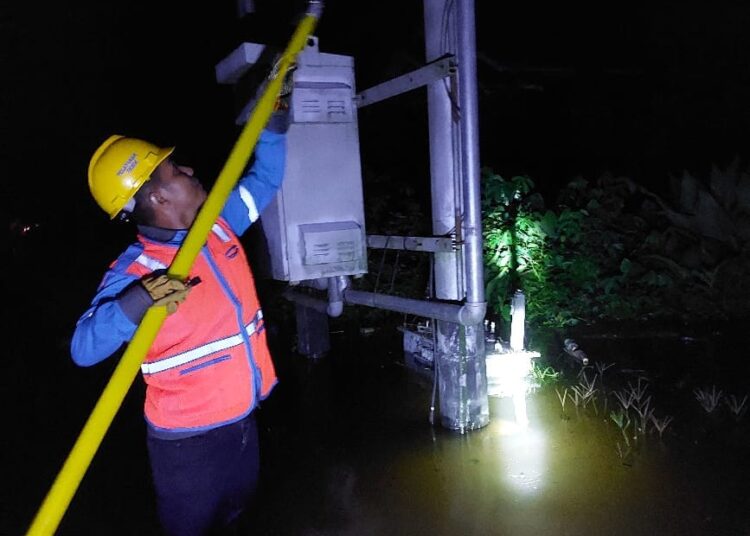 PASCA BANJIR, PLN PULIHKAN LISTRIK MAHULU